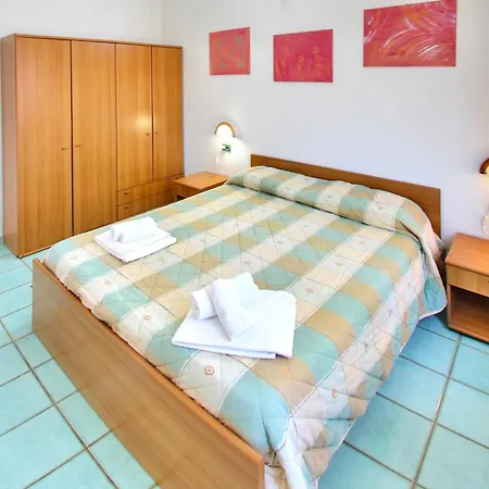 Isa-residence With Swimming-pool In Ottiolu Just 250 Mt From The Sea, With Air Conditioning And Private Outdoor Area