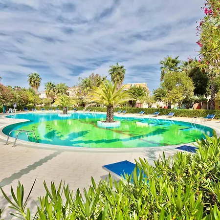 Isa-residence With Swimming-pool In Ottiolu Just 250 Mt From The Sea, With Air Conditioning And Private Outdoor Area 3*