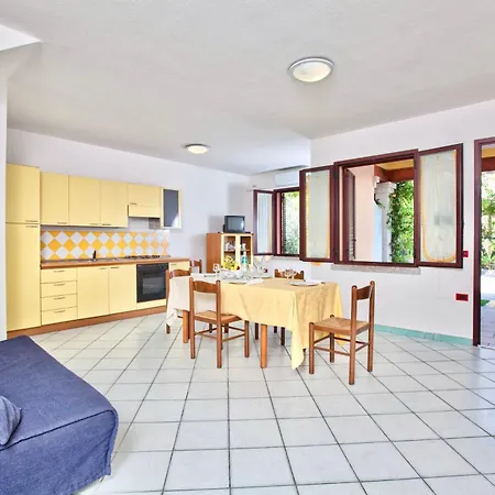 מלון דירות Isa-residence With Swimming-pool In Ottiolu Just 250 Mt From The Sea, With Air Conditioning And Private Outdoor Area