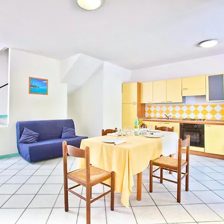 Isa-residence With Swimming-pool In Ottiolu Just 250 Mt From The Sea, With Air Conditioning And Private Outdoor Area 3*