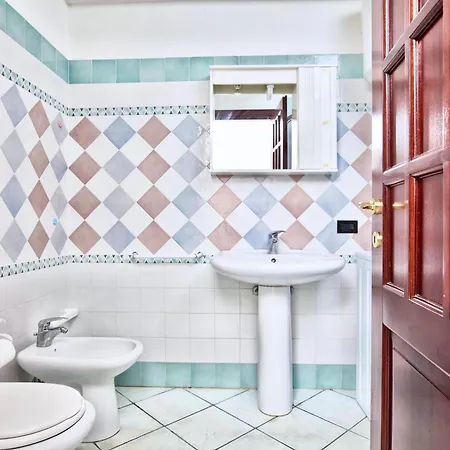 Isa-residence With Swimming-pool In Ottiolu Just 250 Mt From The Sea, With Air Conditioning And Private Outdoor Area מלון דירות פורטו אוטיאולו
