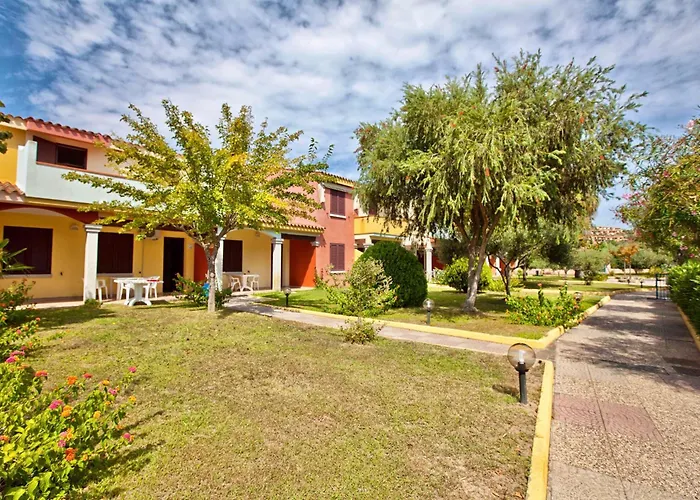 Isa-residence With Swimming-pool In Ottiolu Just 250 Mt From The Sea, With Air Conditioning And Private Outdoor Area 3*