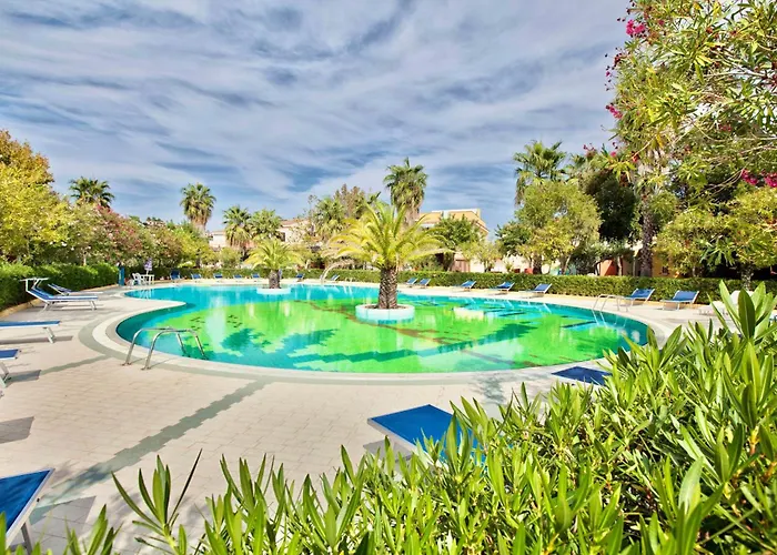 Isa-residence With Swimming-pool In Ottiolu Just 250 Mt From The Sea, With Air Conditioning And Private Outdoor Area 3*